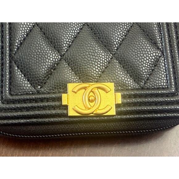 CHANEL BOY Zip Card Wallet Quilted Caviar Black & Gold BAG AND TAG AUTENTIC NEW! - Picture 4 of 8